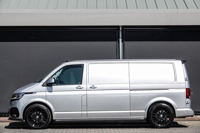 Volkswagen TRANSPORTER L2H1 2.0Tdi 150Pk DSG7 | MARGE INCL. BTW & BPM | Virtual Cockpit | Trekhaak | Spoilerpack | Side Bars | 20''