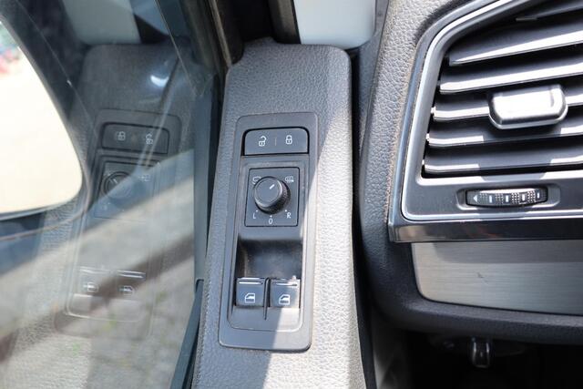 Volkswagen TRANSPORTER 2.0 TDI L2H1 Highline 150PK / 110kW DSG, T-Edition, 17" LMV, navigatie, LED koplampen met grootlichtassistent, achteruitrijcamera (rear view), trekhaak, Executive plus style pakket, adaptieve cruise control (acc), multifunctioneel lederen stuurwiel, acht