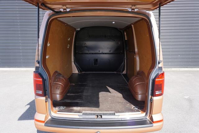 Volkswagen TRANSPORTER 28 | 150 PK AUT | L1H1 | App-Connect | Cruise | Stoel- en Voorruitverwarming | Trekhaak