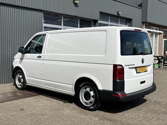 Volkswagen TRANSPORTER 2.0 TSI L1H1 Benzine Airco Cruise controle Navigatie Apple carplay Parkeerhulp achter 3-Persoons Bpm vrij voor particulier gebruik!!