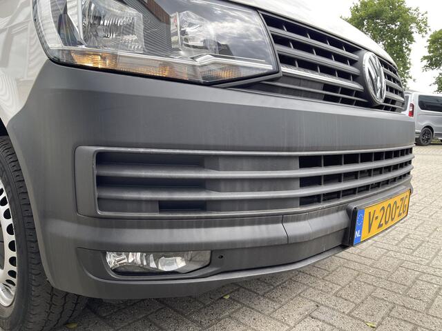 Volkswagen TRANSPORTER 2.0 TDI 102pk L1H1 Comfortline / bpm vrij / euro 6 diesel / prijs rijklaar ¤ 16.950 ex btw / lease vanaf ¤ 285 / Bott ingerichte laadruimte / airco / cruise / trekhaak 2200 kg !