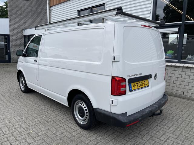 Volkswagen TRANSPORTER 2.0 TDI 102pk L1H1 Comfortline / bpm vrij / euro 6 diesel / prijs rijklaar ¤ 16.950 ex btw / lease vanaf ¤ 285 / Bott ingerichte laadruimte / airco / cruise / trekhaak 2200 kg !