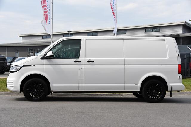 Volkswagen TRANSPORTER 2.0 TDI L2H1 30 PB Edition Cruise, Carplay, 150PK, Automaat, Sensoren, LED, PDC, 2 x Schuifdeur, Trekhaak, UNIEK!