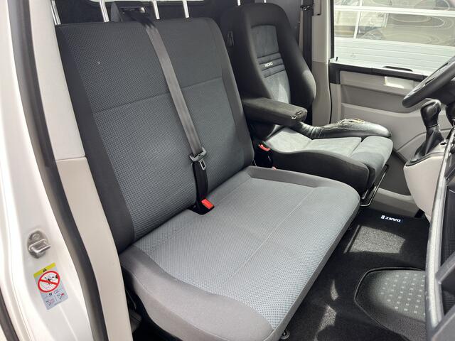 Volkswagen TRANSPORTER 2.0 TSI L1H1 Benzine Airco Cruise controle Navigatie Apple carplay Parkeerhulp achter 3-Persoons Bpm vrij voor particulier gebruik!!