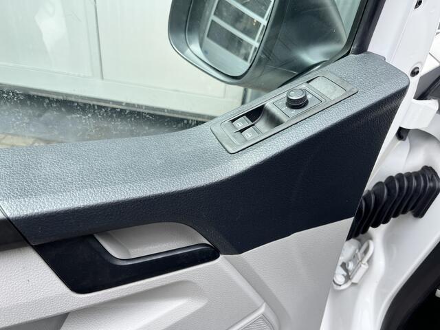 Volkswagen TRANSPORTER 2.0 TSI L1H1 Benzine Airco Cruise controle Navigatie Apple carplay Parkeerhulp achter 3-Persoons Bpm vrij voor particulier gebruik!!