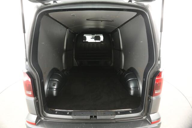 Volkswagen TRANSPORTER 2.0 TDI L2H1 150PK Automaat 2xSchuifdeur Airco Camera Carplay Cruise DSG Navi PDC LED 18"LMV Trekhaak