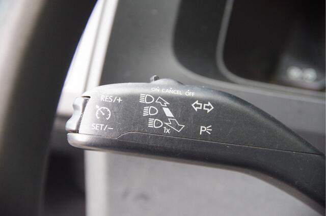 Volkswagen TRANSPORTER 2.0 TDI L2 Highline 3-ZITS, TREKHAAK, CAMERA, CRUISE, AIRCO, CARPLAY, AIRCO, BLUETOOTH, NL AUTO, NAP