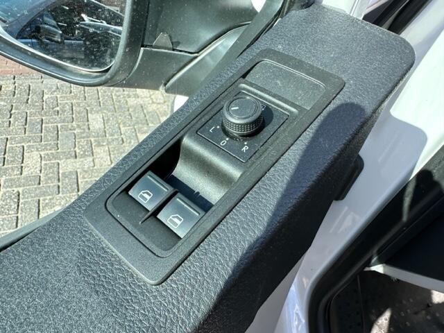 Volkswagen TRANSPORTER Kombi 9-Persoons 2.0 TDI L1H1 Trendline Nieuw type/Airco/9-Persoons/CD