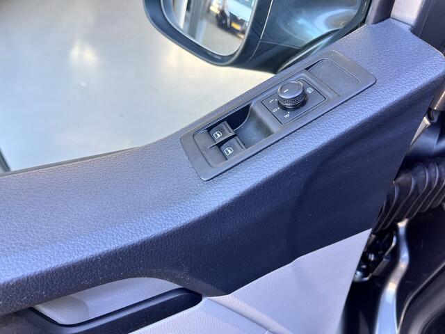 Volkswagen TRANSPORTER 2.0 TDI L1H1 DC Airco Cruise controle Telefoonverbinding Apple carplay Navigatiesysteem Stuurwielbediening Parkeersensoren schuifdeur Euro 6 DC 1e eigenaar Dealer onderhouden