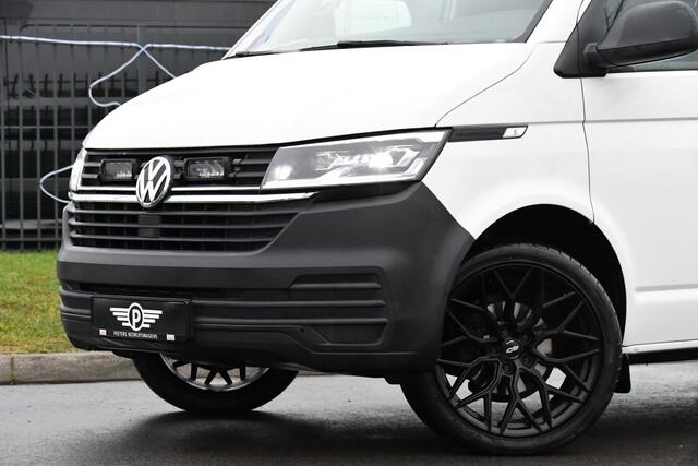 Volkswagen TRANSPORTER 2.0 TDI L2H1 30 Black & White Edition Cruise, Carplay, 2 x Schuifdeur, Sensoren, Automaat, 150PK, LED, UNIEK!