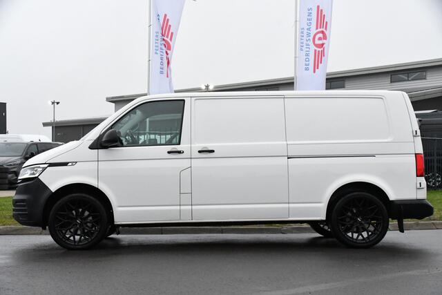 Volkswagen TRANSPORTER 2.0 TDI L2H1 30 Black & White Edition Cruise, Carplay, 2 x Schuifdeur, Sensoren, Automaat, 150PK, LED, UNIEK!