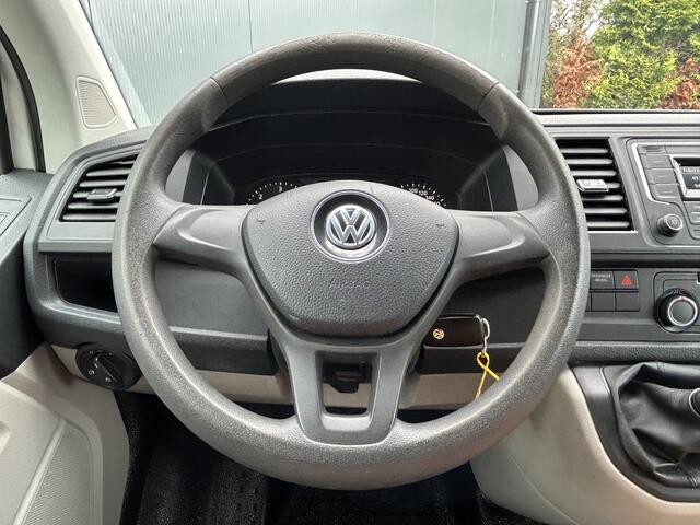 Volkswagen TRANSPORTER 2.0 TDI 102 PK / L2H1 / 1e EIG. / ALUCA INRICHTING / IMPERIAAL / TREKHAAK / AIRCO / CRUISE / BLUETOOTH / 3-ZITS