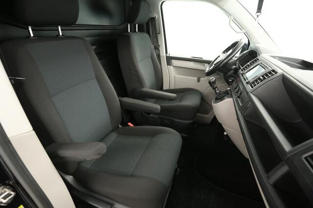 Volkswagen TRANSPORTER 2.0 TDI L1H1 150PK Airco Cruise Parkeersensoren 18"LMV Trekhaak