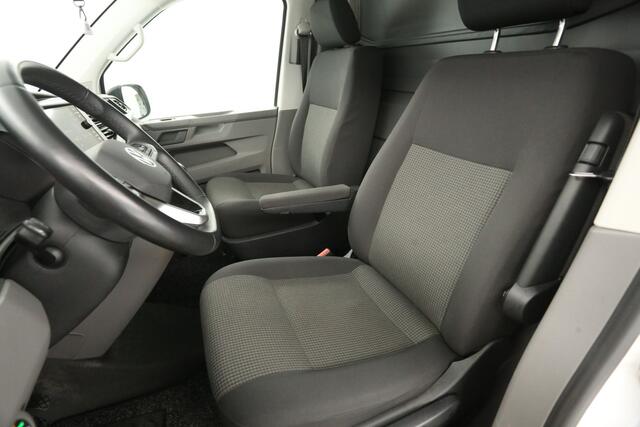 Volkswagen TRANSPORTER 2.0 TDI L2H1 Airco Carplay Cruise Trekhaak Navi PDC Elektrpakket