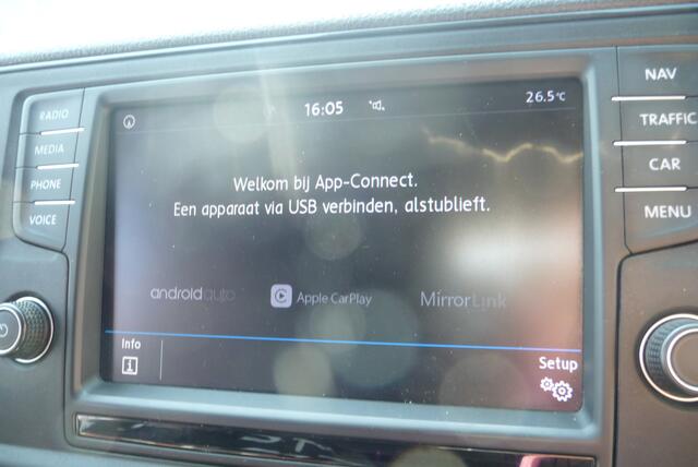 Volkswagen TRANSPORTER 2.0 TDI L2H1 30 Highline DC 5 zits Aut 204 pk 2 zijschuifdeur, trekhaak, BPM vrij