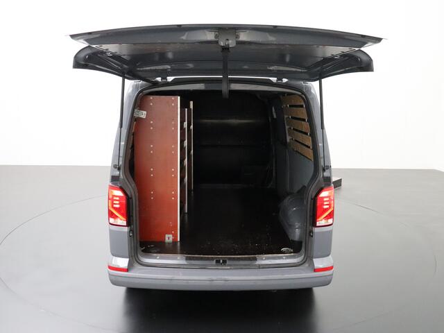 Volkswagen TRANSPORTER 2.0TDI Lang Highline | Navigatie | Camera | 3-Persoons | Airco | Cruise