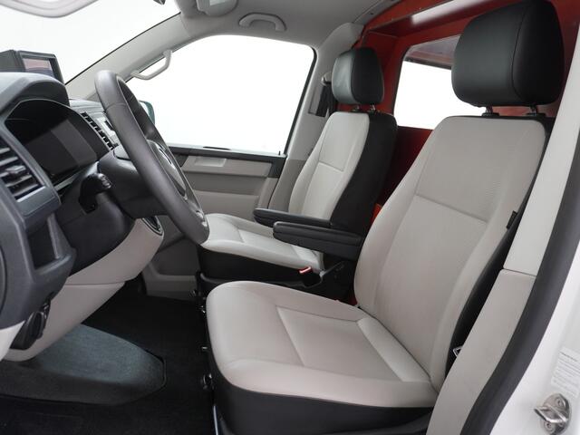 Volkswagen TRANSPORTER 2.0TDI 141PK L2H1 AUTOMAAT Leder Airco Trekhaak Camera Voorruitverwarming Bluetooth Highline Sidebars Schuifdeur met Raam Betonplex Vloer Wandbetimmering Tussenwand 1e Eigenaar Euro 5 2.500KG Trekgewicht