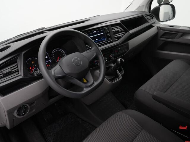 Volkswagen TRANSPORTER 2.0 TDI 110 pk L2H1 28 Economy Business | Parkeerhulp achter | Cruise control | Bijrijdersbank | Tussenschot volledig | Betonplex laadvloer