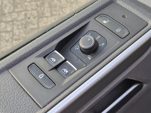 Volkswagen TRANSPORTER 2.0 TDI L2H1 150 PK | BULLI | DEUR L&R | TREKHAAK |