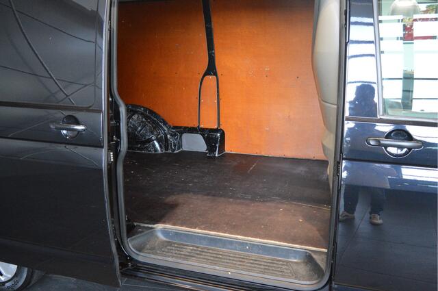 Volkswagen TRANSPORTER 2.0 TDI L2H1 28 airco cruise trekhaak carplay 150 pk !!