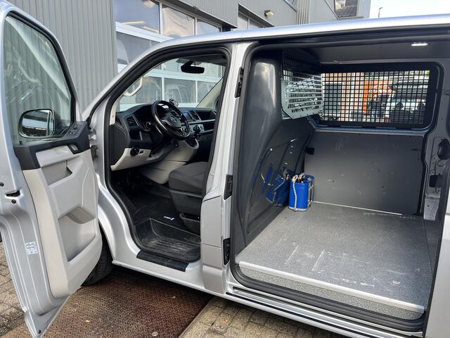 Volkswagen TRANSPORTER 2.0 TSI L1H1 Benzine/Cng Dubbele Schuifdeur Airco Cruise controle Bpm vrij Trekhaak Klep achter Stand kachel Euro 6 Benzine Ideaal voor ombouw naar Camper !!