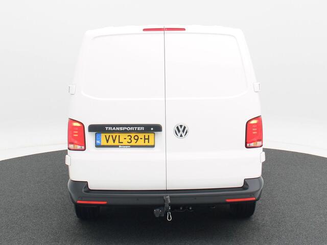 Volkswagen TRANSPORTER 2.0 TDi L2H3 28 Comfortline 110 Pk | Trekhaak | Cruise Control | Airco | Carplay | Navigatiesysteem | LED | Parkeersensoren | 57.724 Km!