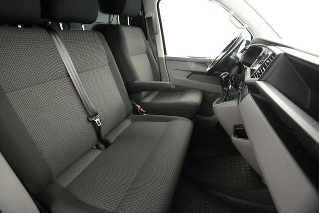 Volkswagen TRANSPORTER 2.0 TDI L2H1 | 150PK | Automaat | Airco | 3-Zits | Adaptive Cruise | Carplay | Camera | Parkeersens.