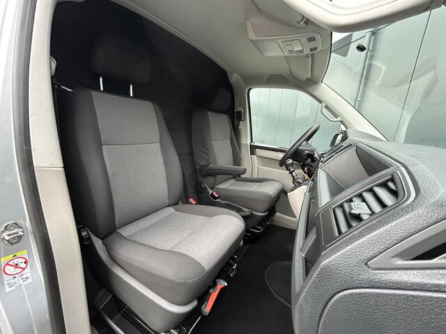 Volkswagen TRANSPORTER 2.0 TDI 150 PK / L2H1 / BOTT INRICHTING / TREKHAAK / 1e EIG. / AIRCO / CRUISE / NAVI / APPLE CARPLAY / PDC