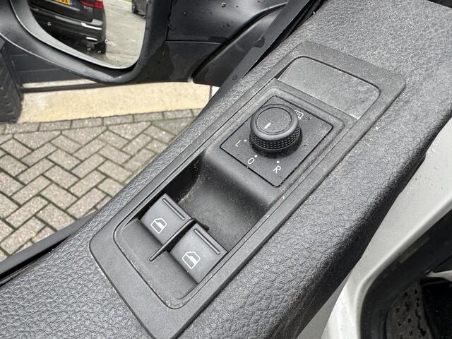 Volkswagen TRANSPORTER 2.0 TDI L1H1 | Navigatie | Trekhaak | Bluetooth | Airco |