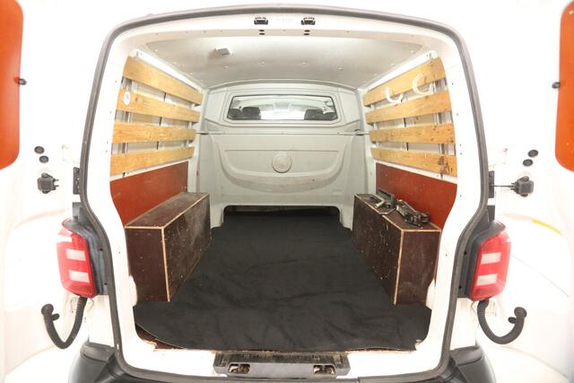 Volkswagen TRANSPORTER 2.0 TDI L2H1 | DC | Airco | Cruise | Trekh. | Parkeersens.