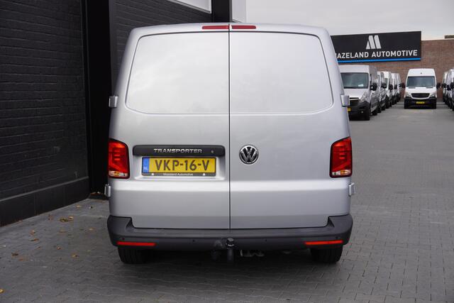 Volkswagen TRANSPORTER 2.0 TDI 150PK L2 Automaat EURO 6 - Airco - Navi - Cruise - Trekhaak - ¤ 19.900,- Excl.