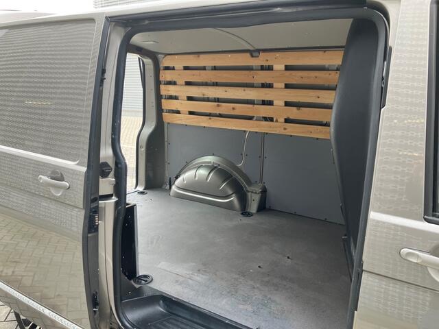 Volkswagen TRANSPORTER 2.0 TDI DSG L1H1 28 4Motion Bulli