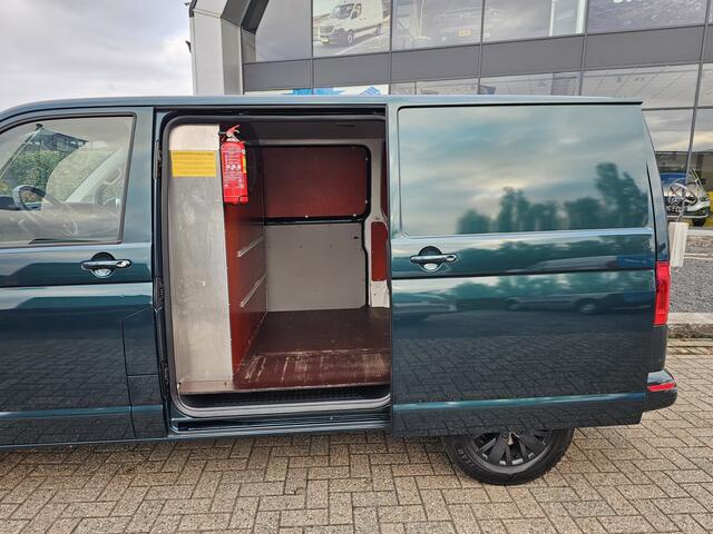 Volkswagen TRANSPORTER 2.0 TDI L1H1 Highline Automaat * Dubbel Schuifdeur * Trekhaak * Navi *