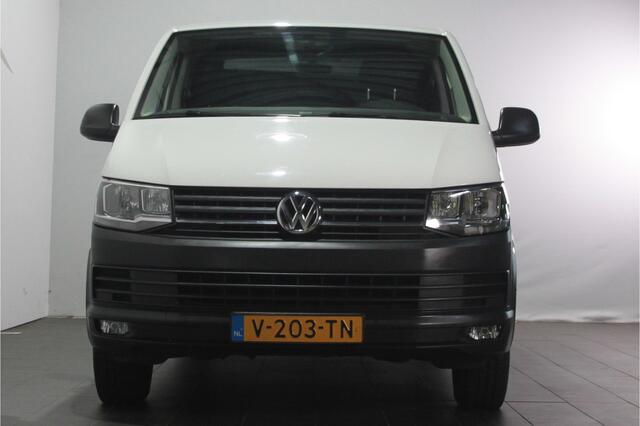 Volkswagen TRANSPORTER 2.0 TDI L1H1 Highline - 3 pers. - Trekhaak / Bluetooth / Cruise