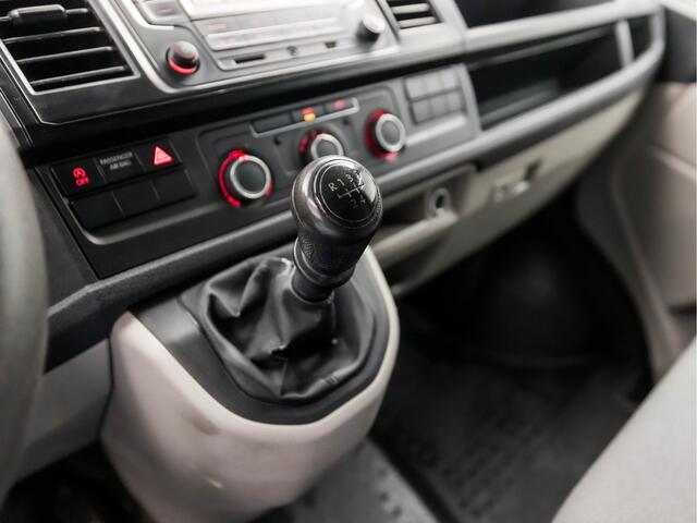 Volkswagen TRANSPORTER 2.0 TDI L1H1 Pro (AIRCO, CRUISE, BLUETOOTH, 3 ZITPLAATSEN, TREKHAAK, ARMSTEUN, NIEUWE APK, IEUWSTAAT)