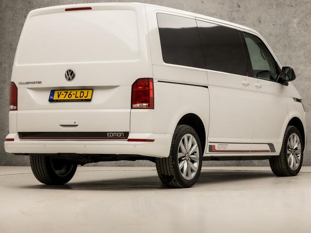 Volkswagen TRANSPORTER 2.0 TDI L1H1 28 Highline 150Pk Automaat (APPLE CARPLAY, GROOT NAVI, 3 ZITS, ADAPTIVE CRUISE, PARKEERSENSOREN, LM VELGEN, NIEUWE APK, NIEUWSTAAT)