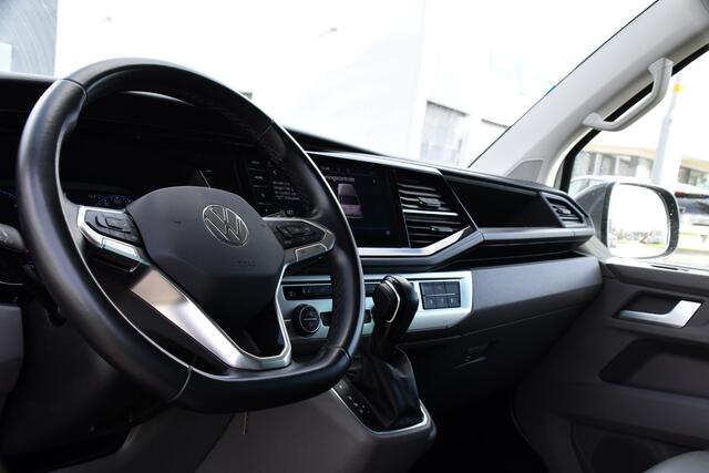 Volkswagen TRANSPORTER 2.0 TDI L2H1 DC Caravelle Full options! Adaptieve Cruise, Virtual, Carplay, LED, 204PK, 2 x Schuifdeur, Clima, Stoelverwarming, Trekhaak, Uniek! Bulli