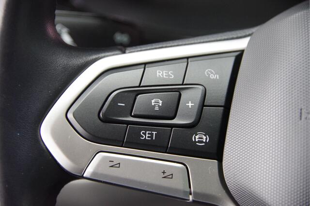 Volkswagen TRANSPORTER 2.0 TDI L2 BULLI DC-5P, AUT. LED, LEDER, TREKHAAK, STOELVERWARMING, ADAPT. CRUISE, DIGITAL COCKPIT, CAMERA, AIRCO, PARKEERSENSOREN, DUBBELE CABINE, DUBBEL CABINE, NL AUTO, NAP