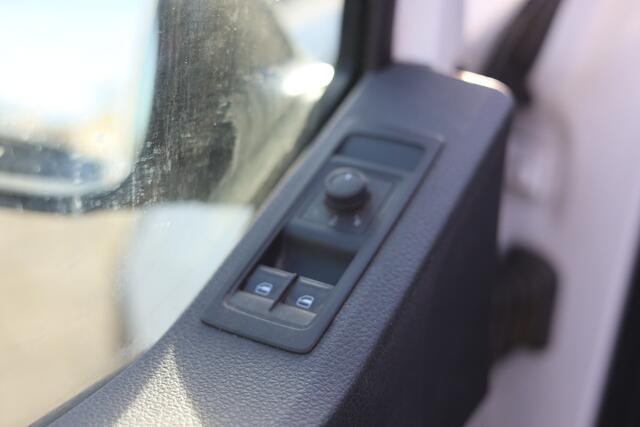 Volkswagen TRANSPORTER 2.0 TDI L2H1 AIRCO | TREKHAAK