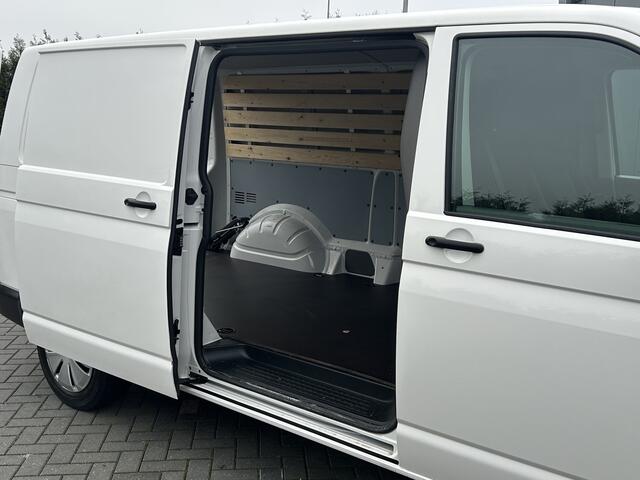 Volkswagen TRANSPORTER 2.0 TDI 111 PK / 1e EIG. / 48.372 KM !! / AIRCO / CRUISE / APPLE CARPLAY / 3-ZITS / PDC