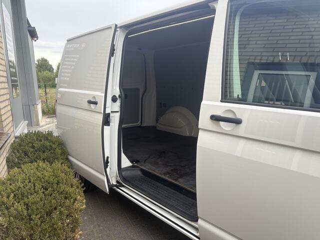 Volkswagen TRANSPORTER 2.0 TDI L2H1 - 150 PK - Trekhaak -PDC- Cruise control - Airco