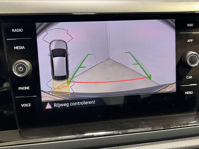 Volkswagen Taigo 1.0 TSI R-Line | Android/Apple Carplay | LM Velgen 17" | PDC Voor en Achter + Achteruitrijcamera | Cruise Control Adaptief | Airco |