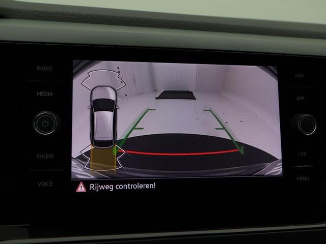 Volkswagen Taigo 1.0 TSi 110 Pk Automaat R-Line | Airco | Trekhaak | Stoelverwarming | Camera | 17 Inch | Privacy Glass | 13.869 Km!!