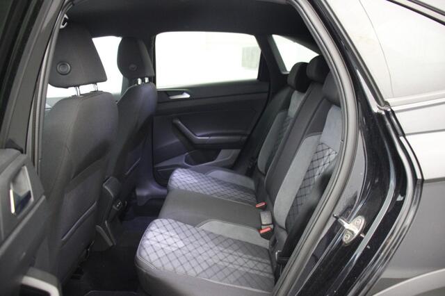 Volkswagen Taigo 1.5 TSI R-Line Automaat - Carplay, Camera, Beats, Stoelverw.