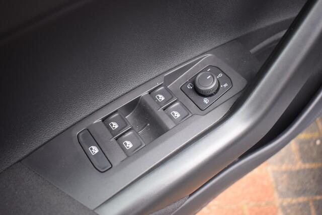 Volkswagen Taigo 1.0 TSI Life Virtueel Cockpit, NAVI/CARPLAY, Airco, Km 22.500!!