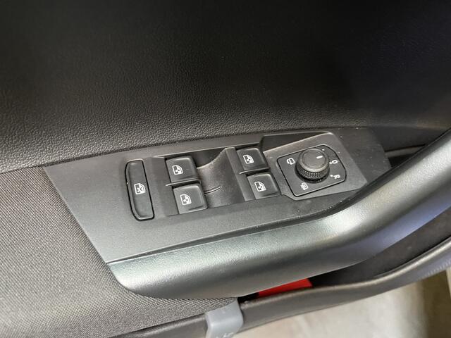 Volkswagen Taigo 1.0 TSI Life Edition / AUTOMAAT/ GARANTIE TM 09-2028/ APP-CONNECT/ PARK. SENSOREN A + CAMERA/ ADAPT. CRUISE/ KEYLESS/ AIRCO/ DAB/ LED/ LEDER STUUR/ 17" LMV