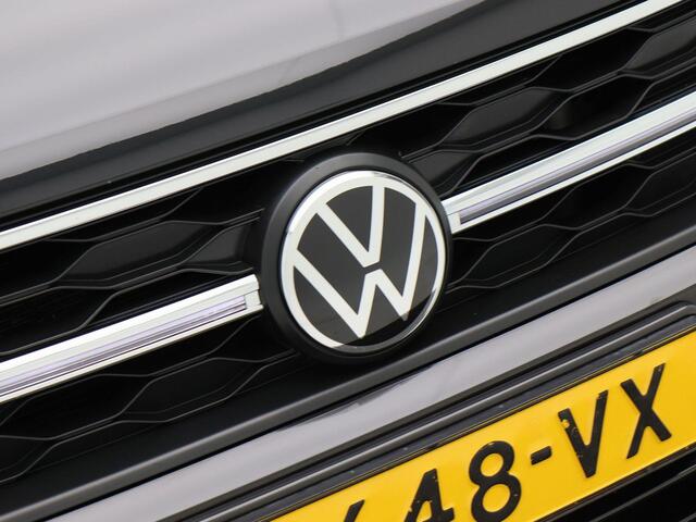 Volkswagen Taigo 1.0 TSi 110 Pk Automaat R-Line | Full LED | Panorama Dak | Carplay | Adaptive Cruise | Camera | Sensoren | Privacy Glass | 17 Inch | 88.037 Km!!