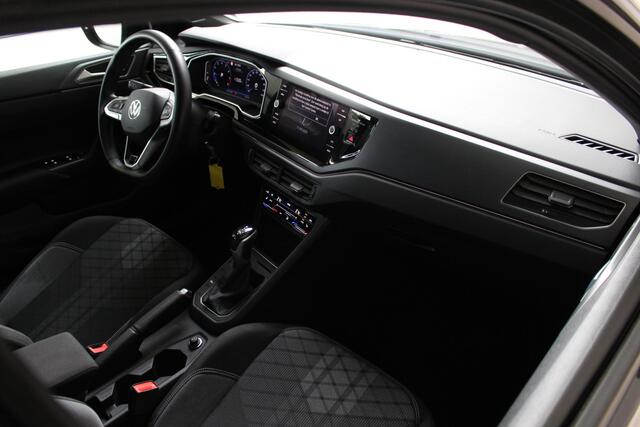 Volkswagen Taigo 1.5 TSI DSG R-Line Blackstyle Navigatie | 18" Velgen | Camera | Stoelverwarming