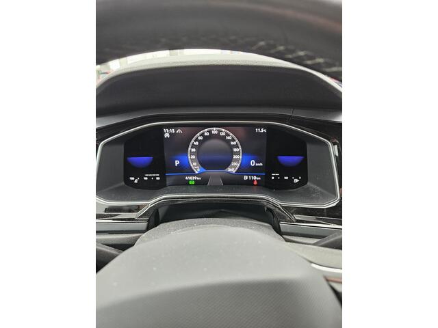 Volkswagen Taigo 1.0 TSI R-Line Business Automaat | LM-Velgen | Car-play | Digitaal dashboard | Dakrail | Trekhaak ( Vestiging Vianen Tel: 0347-371248 )