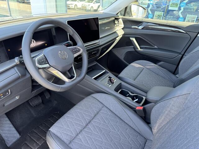 Volkswagen Tayron Life Edition 1.5 110 kW / 150 pk eTSI SUV 7 versn. | 7 Persoons | Trekhaak | Stoel & Stuur Verwarming | 19" Velgen | Adaptieve Cruise Control | Carplay |